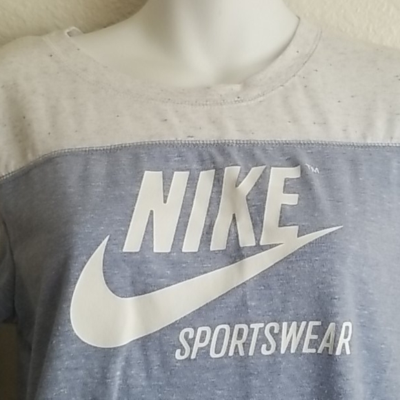 Nike sportswear top - Picture 2 of 3